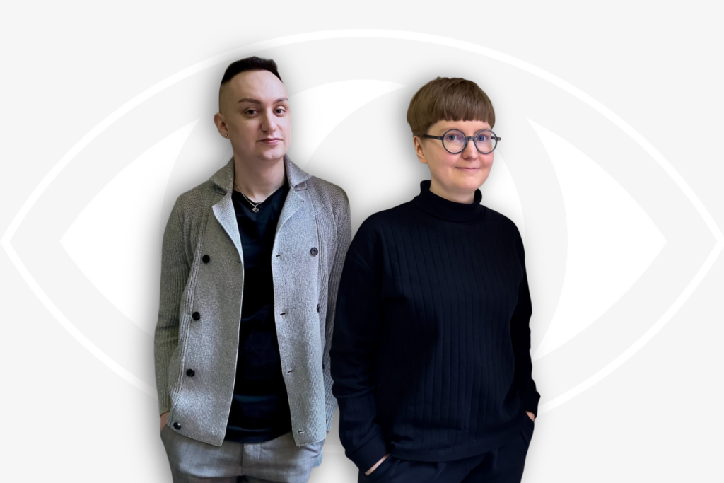 Miro ja Vellamo poseeraamassa kameralle, taustalla näkyy himmeästi selkon silmätunnus.